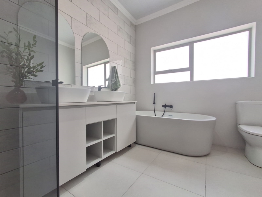 3 Bedroom Property for Sale in Stilbaai Wes Western Cape